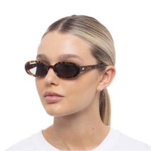 Le Specs - Outta Love Tort